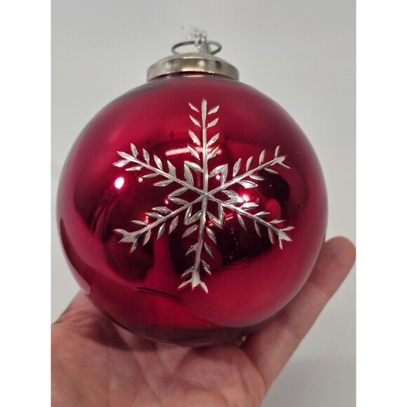 VINTAGE Marshall Field's Glass Ball Globe Ornament Red W Snowflate Holiday - Picture 2 of 6